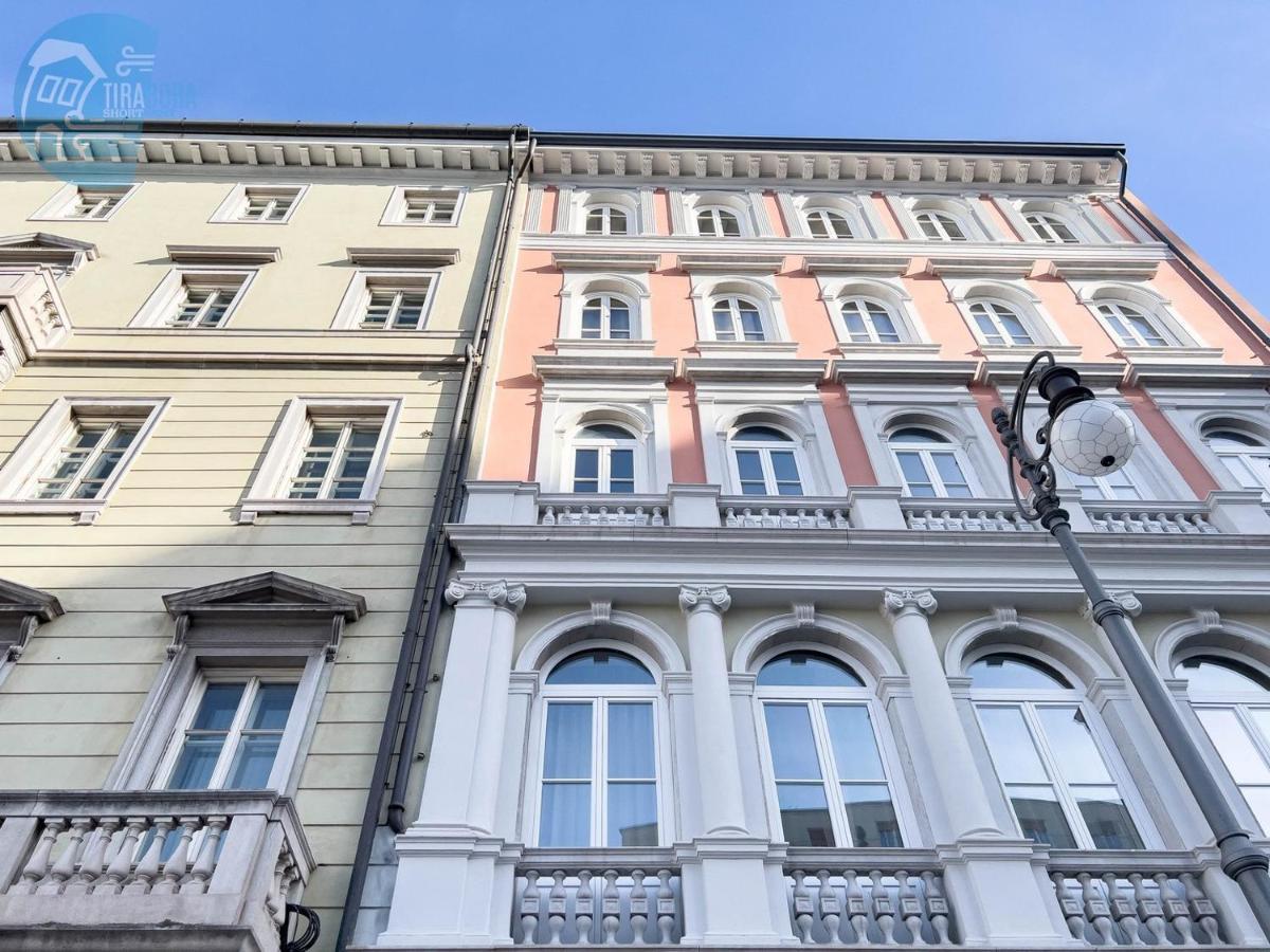 Piazza Della Borsa 3C Tirabora Short Rent Apartamento Trieste Exterior foto